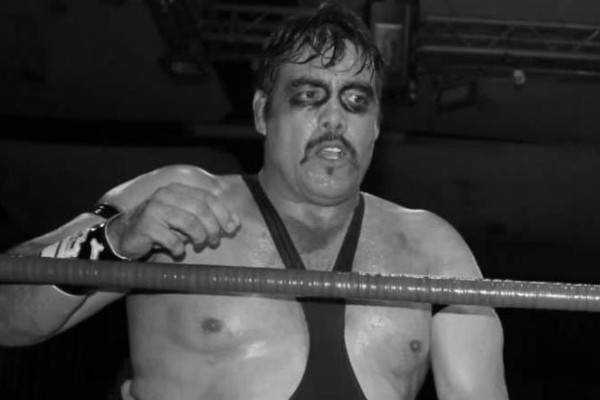 Fallece luchador Universo 2000