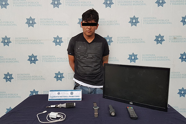 Fue sorprendido mientras robaba dentro de una casa en Bosques de San Sebastián