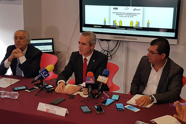 Romero Carreto huye a encuentro de candidatos
