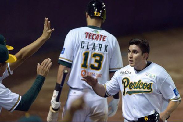 Pericos apalean a los Piratas 16-3 en inicio de la serie