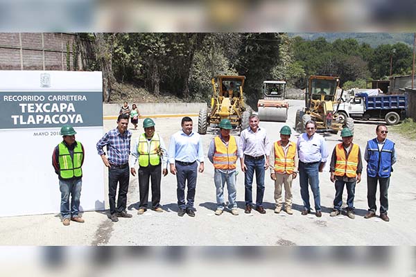 Avanza rehabilitación de carretera Texcapa-Tlapacoya