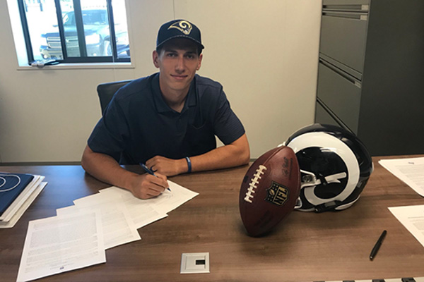 Luis Pérez, mexicano, firma con Rams de la NFL