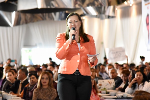 Mi compromiso está con la educación y los maestros: Martha Erika