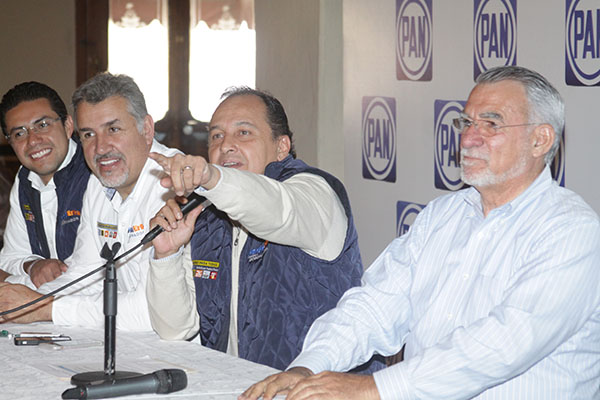Se suma PAN a la queja contra Barbosa por carecer de título profesional