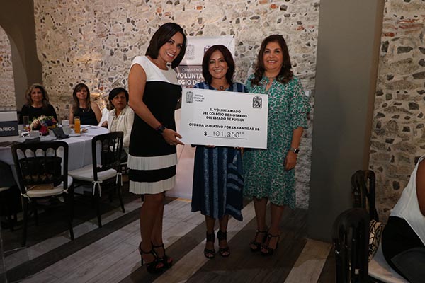 SEDIF recibe donativo de voluntarias del Colegio de Notarios a para Casa del Estudiante