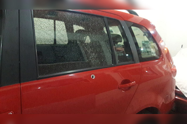Balean camioneta de candidato de Morena en la Sierra Norte