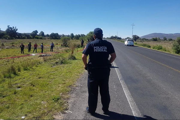 Localizan cadáver a un costado de la carretera; habría sido una ejecución