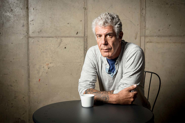 Se suicida en Francia el chef estadunidense Anthony Bourdain
