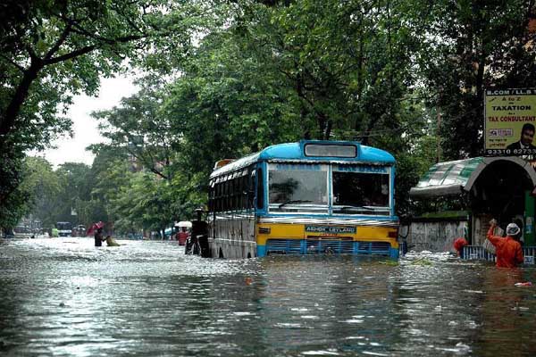 Mueren al menos 79 personas por intensas lluvias en la India