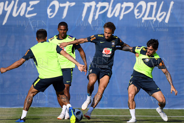 Brasil aliviada tras ver a Neymar entrenar con balón en Rusia