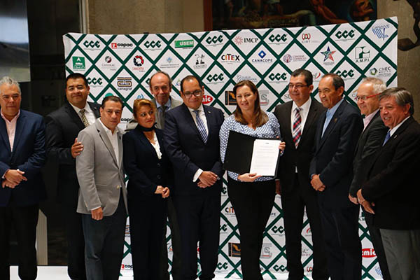 Martha Erika Alonso y Consejo Coordinador Empresarial firman agenda de trabajo