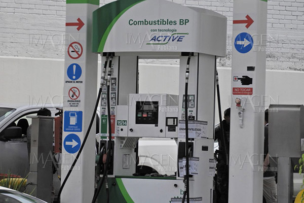 Por no dar litros completos, Profeco y Gendarmería clausuran gasolinera BP de la 31 Poniente