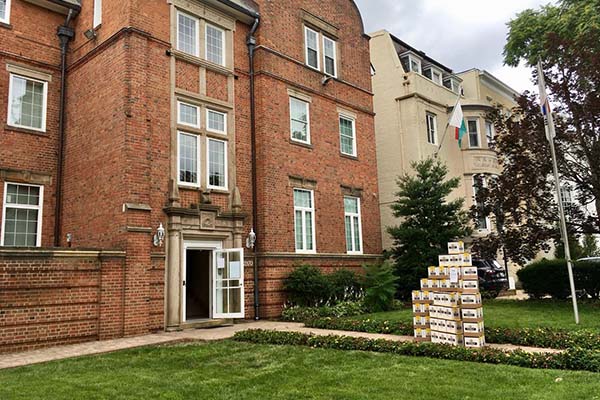Obsequian cargamento de cerveza mexicana a embajada surcorena