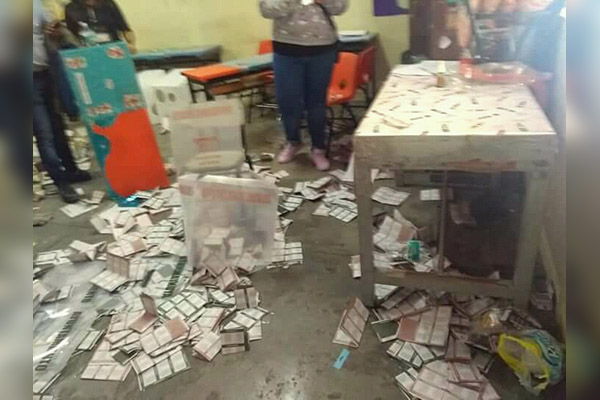 Sujetos irrumpen en casillas de Totimehuacán, San Aparicio y Barranca Honda; rompen urnas y roban una