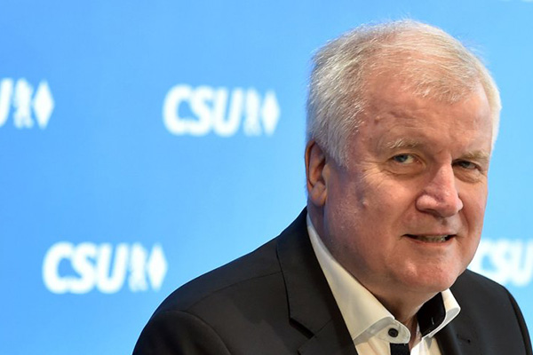 Ministro del Interior de Alemania dimite por disputa sobre migración