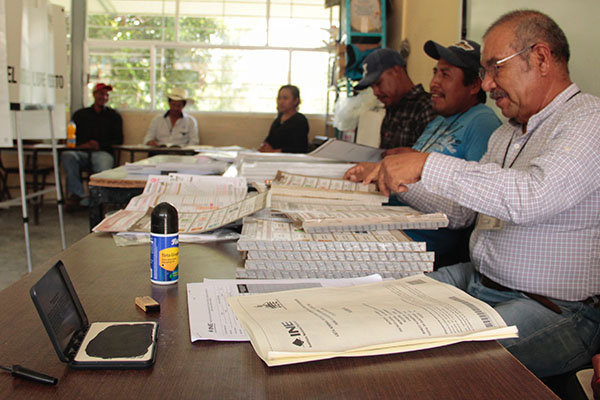 Inicia en 25 entidades del país cierre de casillas electorales