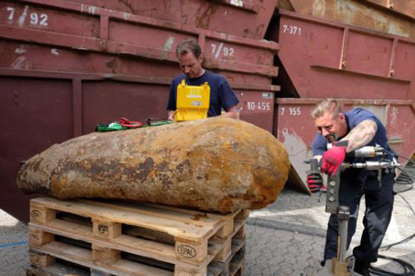 Desactivan bomba de la Segunda Guerra Mundial en Alemania