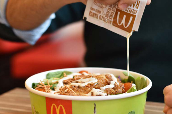 Parásito en ensaladas de McDonald´s deja más de 100 enfermos