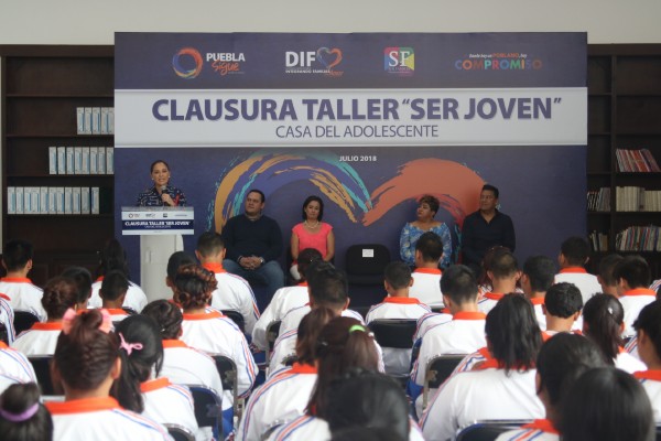 Dinorah López fortalece la atención en Casa del Adolescente
