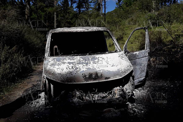 Hallan cuerpo al interior de una camioneta calcinada