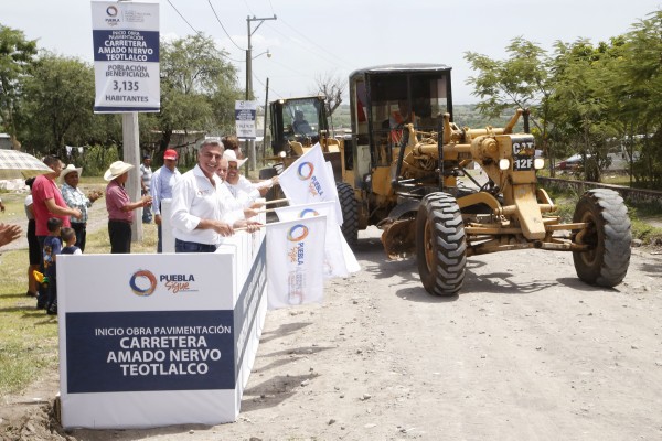 Tony Gali da inicio a obra carretera en Teotlalco