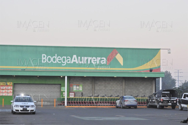 Ladrones someten a empleados de Bodega Aurrerá para robar un cajero; se llevaron 10,000 pesos