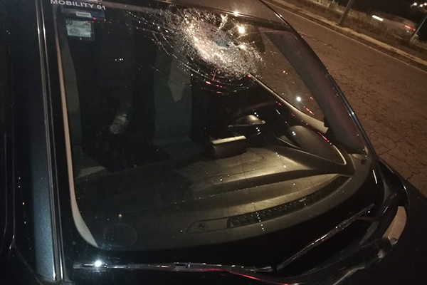 Con rocas intentan asaltar a automovilistas en el Periférico Ecológico
