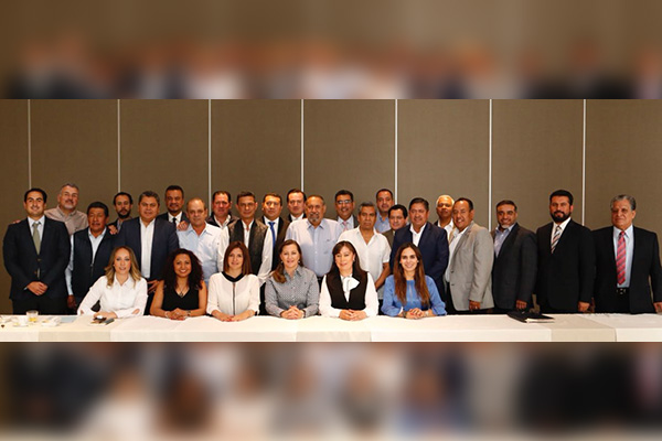 Se reúne Martha Erika con diputados que representan a partidos de la coalición Por Puebla al Frente