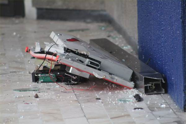 Roban cajero en terminal de autobuses de la vía Atlixcáyotl