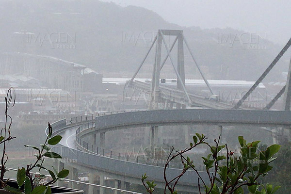 El momento exacto del derrumbe de un puente en Italia