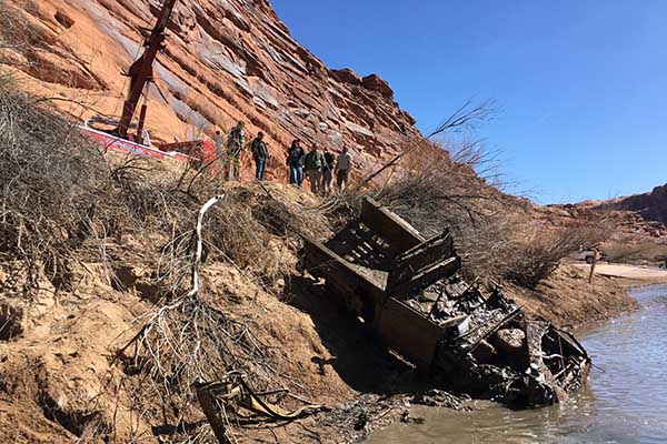 Caída de camioneta en acantilado deja 8 muertos en China