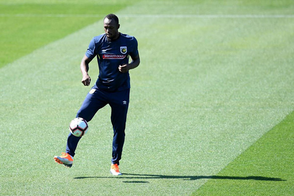 Usain Bolt tiene su primer entrenamiento con Central Coast Mariners