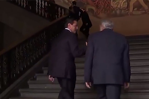 AMLO noquea a EPN y desata ola de memes