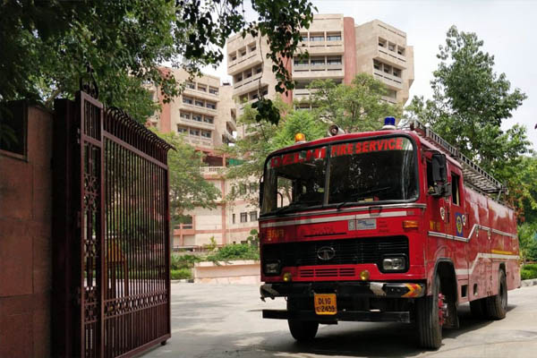 Se desata incendio en sede de televisión pública de la India