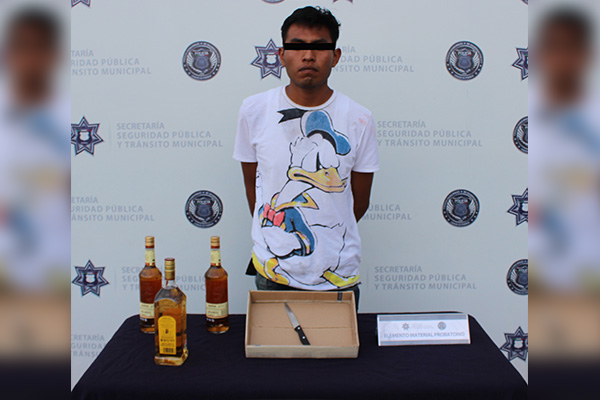 Malviviente robó tres botellas de licor de un Oxxo