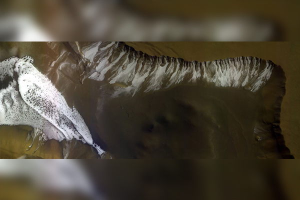 Agencia Espacial Europea fotografía cráter helado en Marte