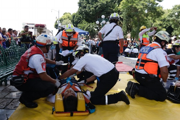 Participan poblanos en macrosimulacro por el 19-S