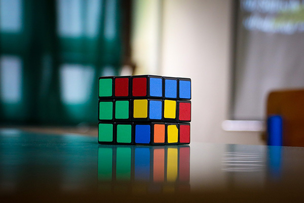 Los humanos no somos necesarios: este cubo de Rubik se resuelve solo