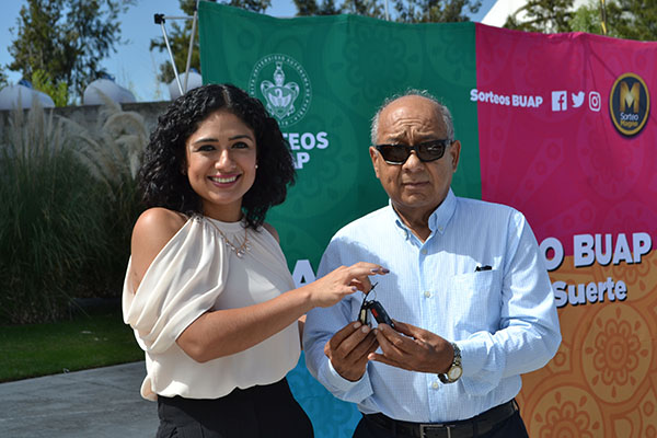 Entregan premio del primer sorteo Compra y Gana