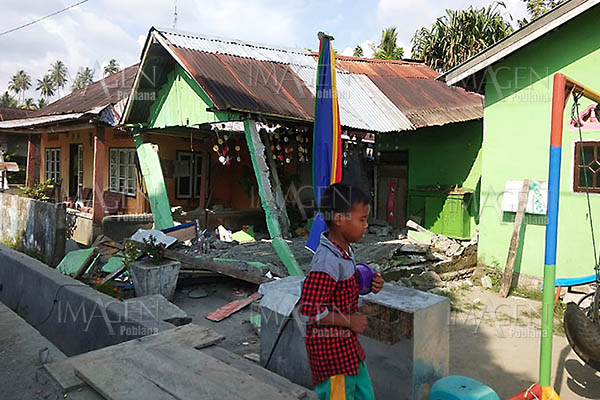 Asciende a 832 el número de muertos por terremoto en Indonesia