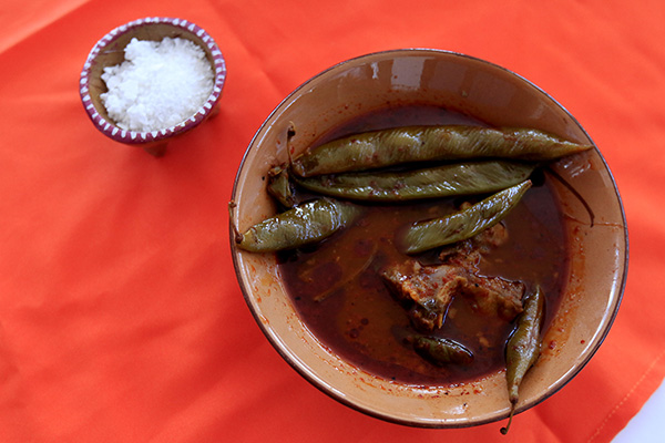 Mole de caderas, tradición mixteca más viva que nunca