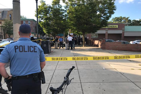 Al menos cinco heridos en tiroteo frente a centro comercial en Filadelfia