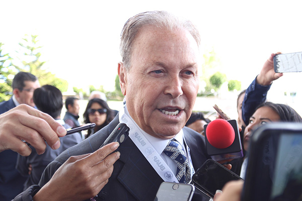 Henaine sigue con delirio de persecución