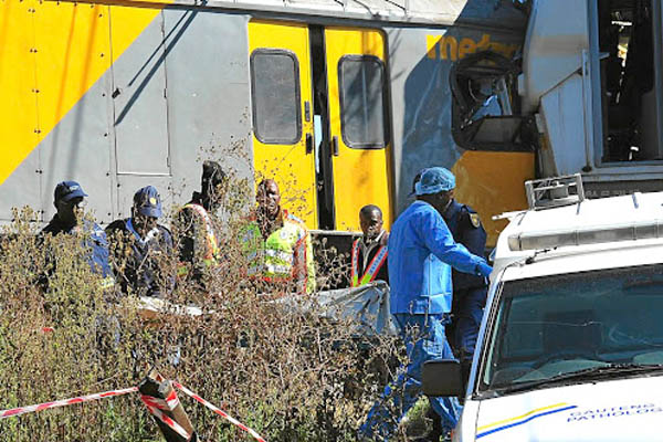 Colisión de trenes en Sudáfrica deja alrededor de 300 heridos
