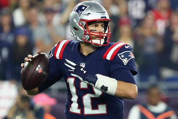 Brady lanza pase 500 de anotación en triunfo de Patriotas 38-24 a Potros