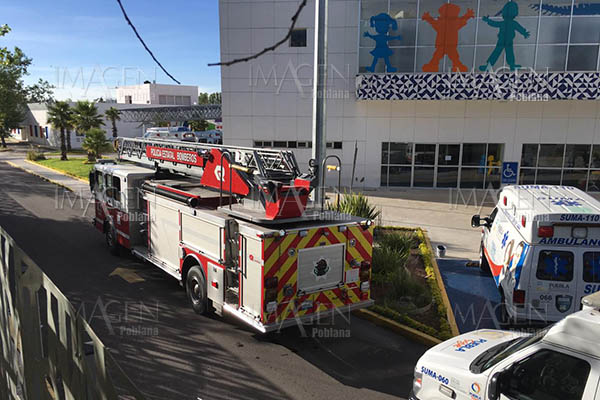 Explosión causa alarma en laboratorio del Hospital del Niño Poblano