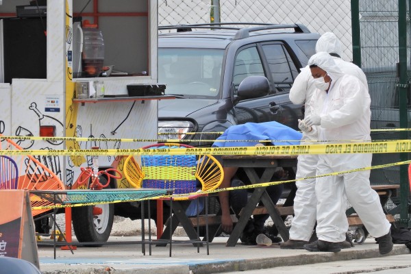 Ejecutan a un hombre en área de comida aledaña a la Ibero