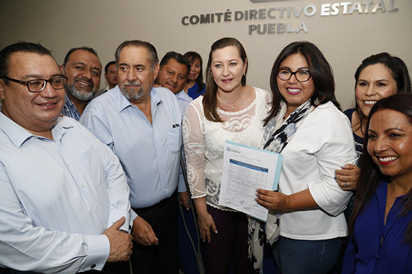 Se registra Genoveva Huerta a la presidencia del PAN Puebla