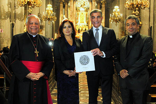Presentan libro “Antigua Catedral de Puebla”