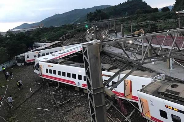 Asciende a 18 el número de muertos por el accidente de tren en Taiwán